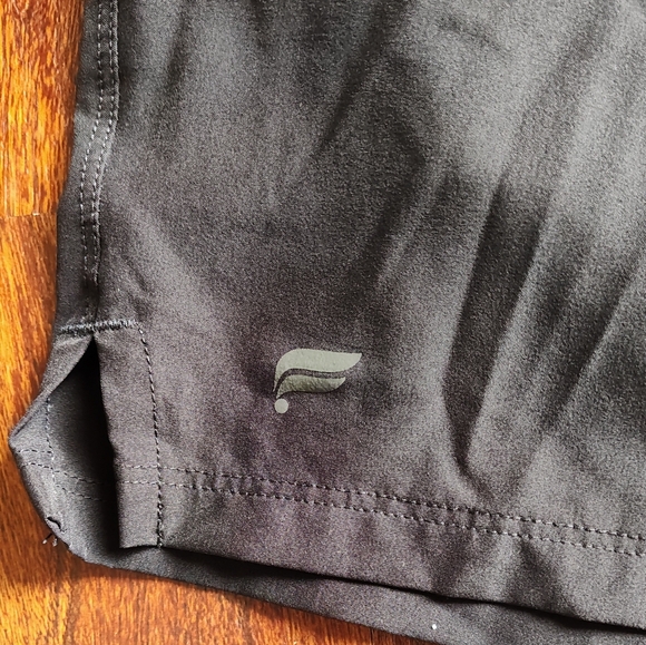 Fabletics Fundamentals lined shorts - Picture 3 of 3